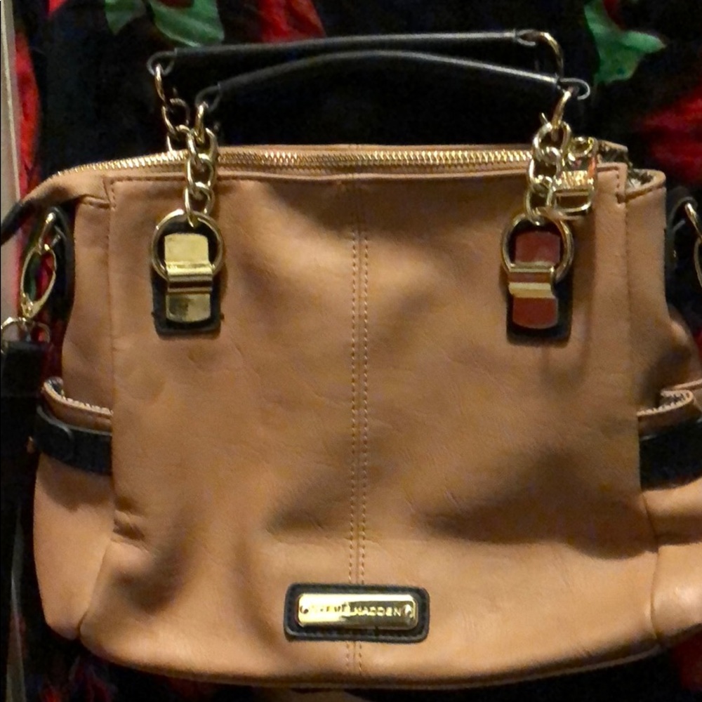 Steve Madden tan with brown trim & gold accents
